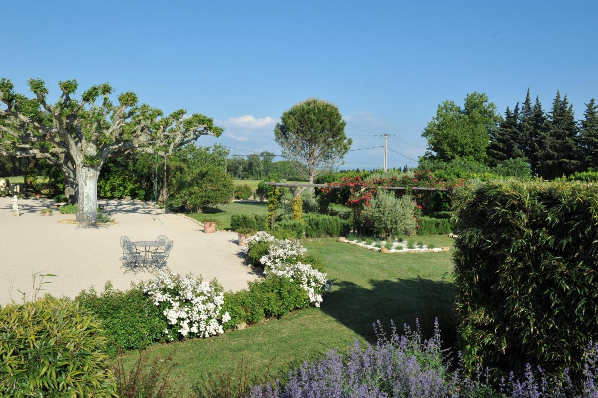 Le Mas Terre Des Anges Sarrians Exterior photo