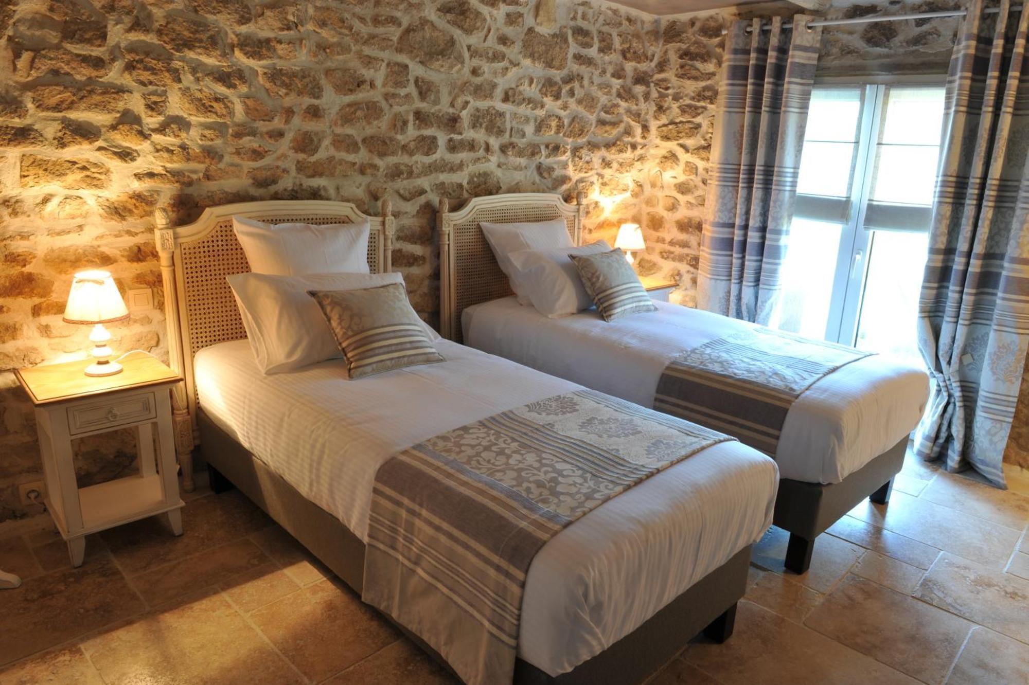 Le Mas Terre Des Anges Sarrians Room photo